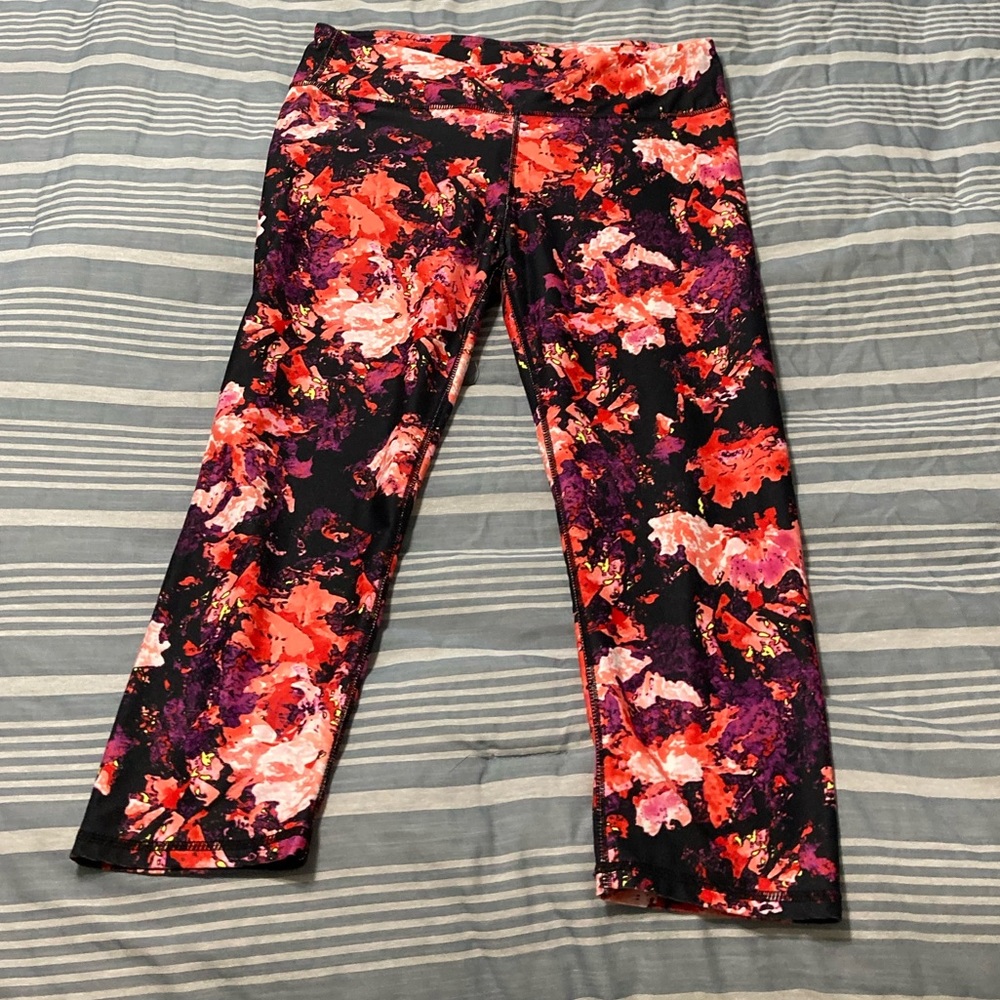 Floral print fab athletic leggings.